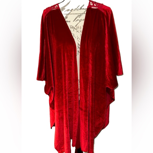 🌹NWOT Vada Winter Bright Red Velvet Crochet Kimono - Picture 3 of 6
